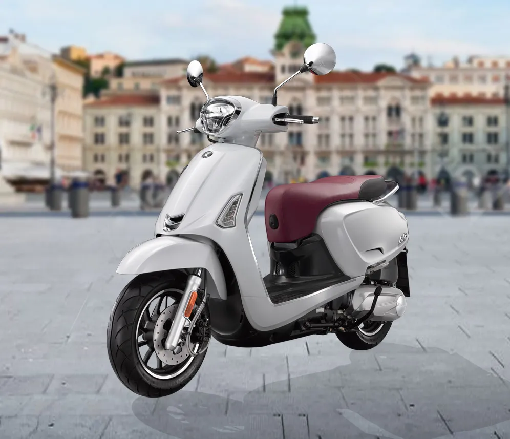 różne typy motorowerów i skuterów