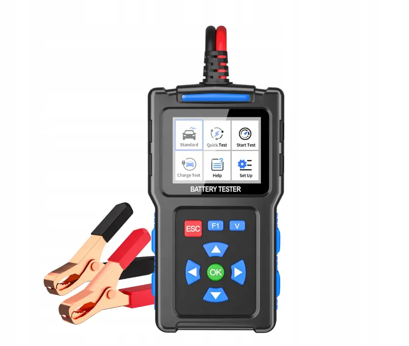 multimetr mierzący napięcie akumulatora samochodowego, test alternatora