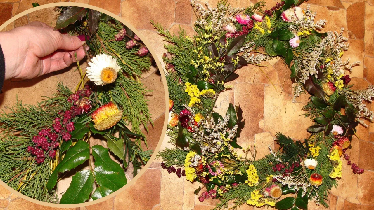 zwiędłe wieńce na grobie