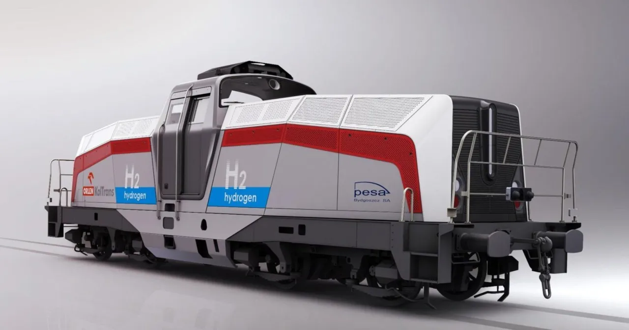 Nowoczesna lokomotywa wodorowa z napisem 