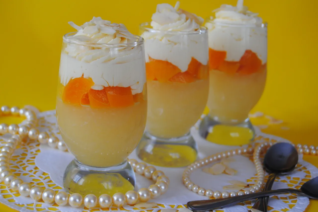 przygotowanie świeżego ananasa do galaretki