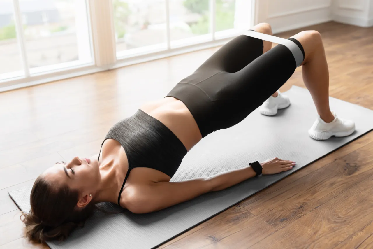 kobieta ćwicząca rano na czczo