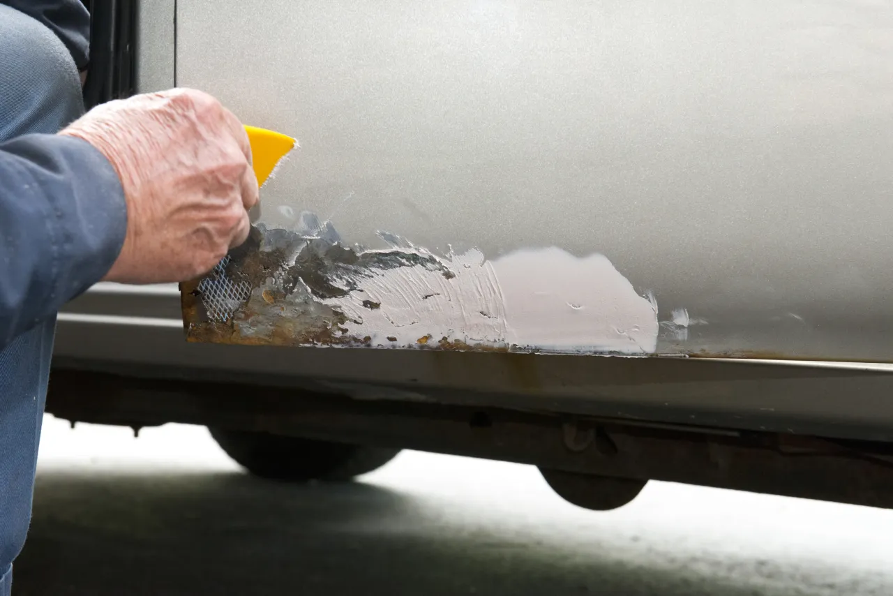 technika szpachlowania samochodu