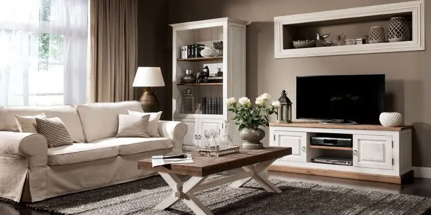 białe meble z przecierkami