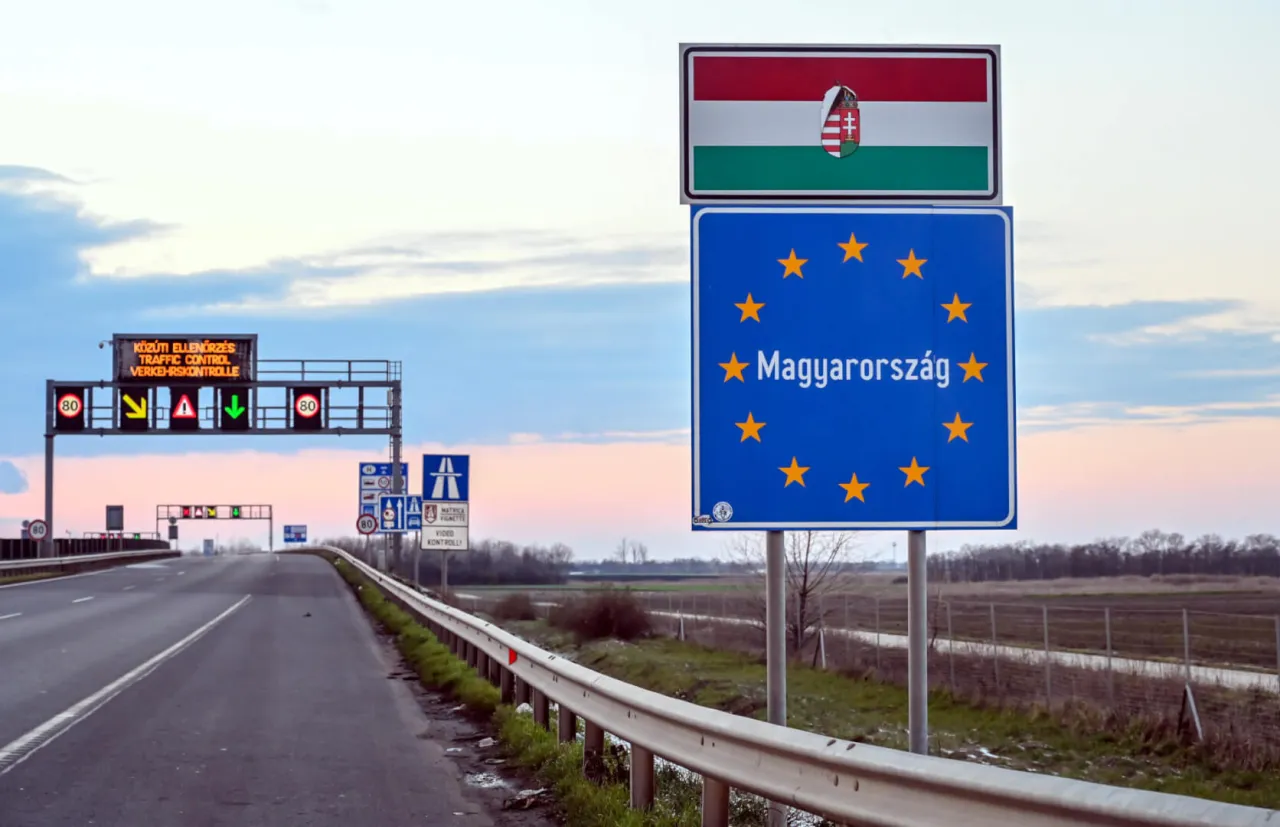 Znak zakazu ruchu ciężar&oacute;wek