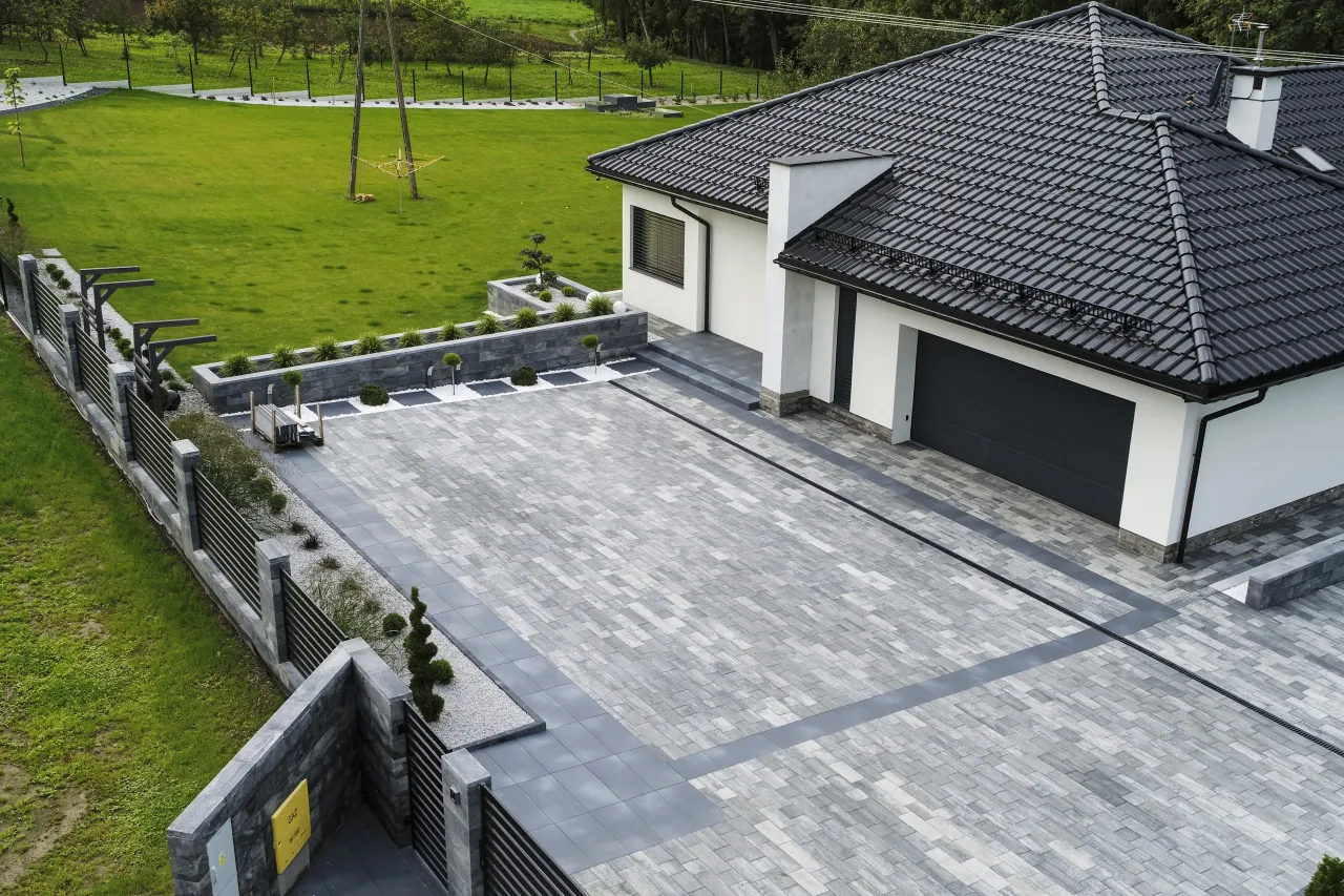 Rodzaje grubości kostki brukowej na podjazd