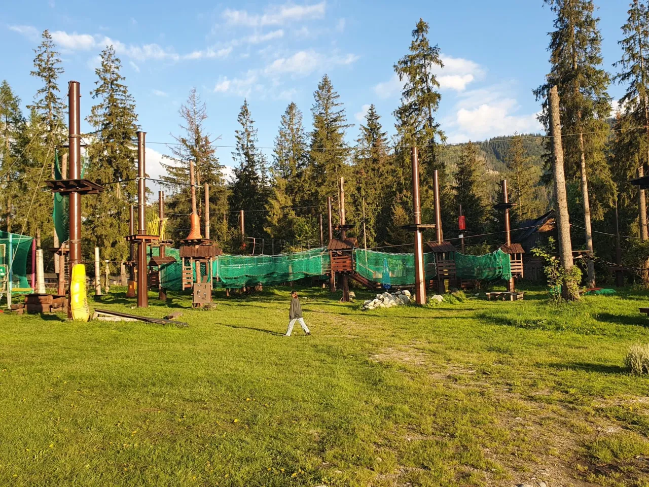 Gugu Park Linowy trasy dla dzieci i dorosłych