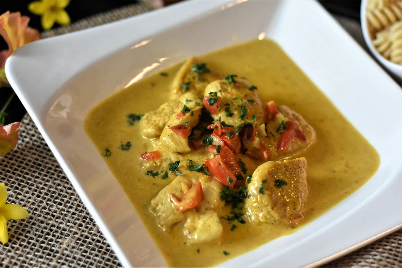 Zagęszczanie sosu curry