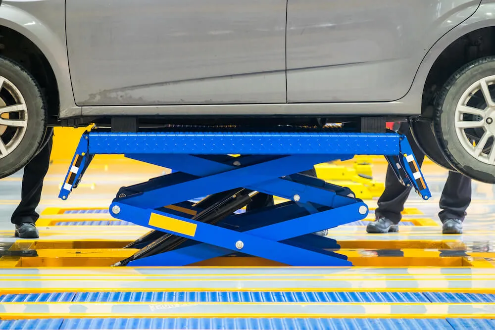 rodzaje podnośnik&oacute;w samochodowych i kobyłki warsztatowe