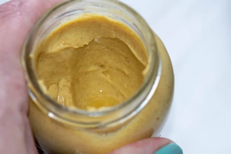 Rodzaje musztard do winegretu (Dijon, sarepska, miodowa)