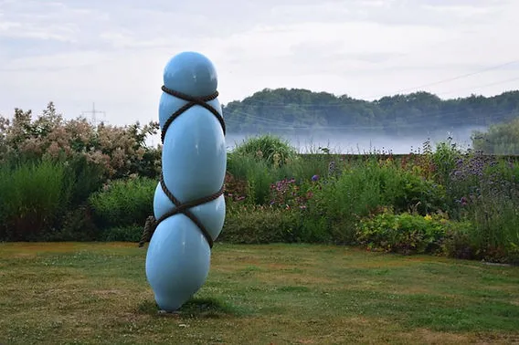 Moderne Gartenskulptur Beispiele Installation