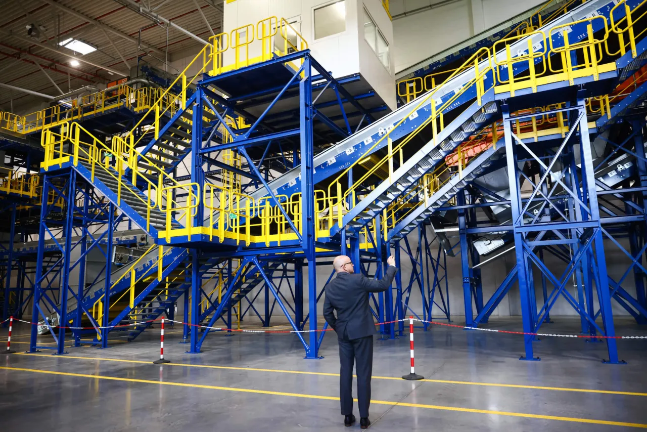 zakład recyklingu plastiku wewnątrz