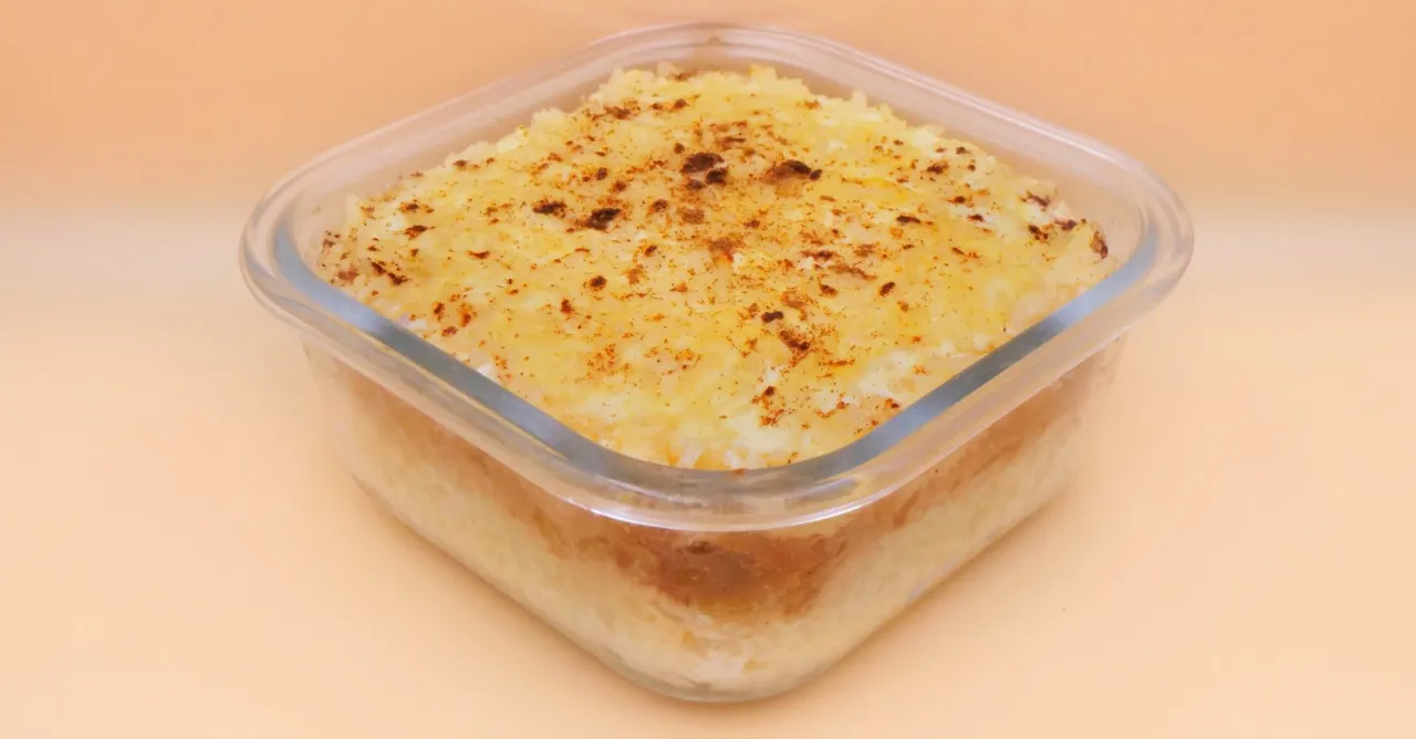 Ryż z jabłkami zapiekany w naczyniu żaroodpornym