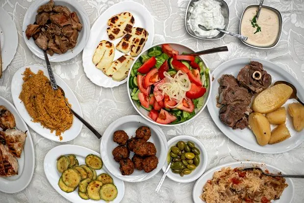 Cypryjskie potrawy meze halloumi kleftiko