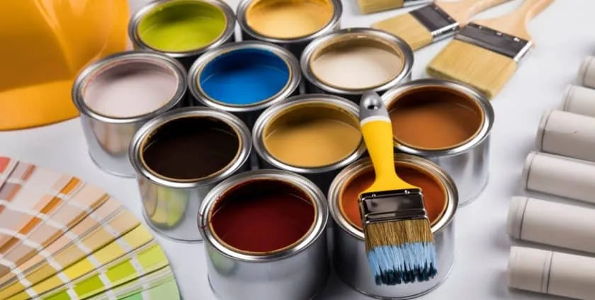 różne rodzaje farb i puszki