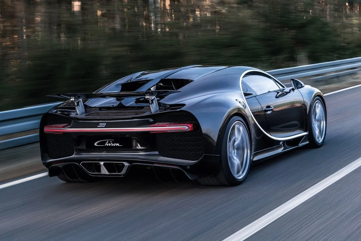 Zdjęcie Ile pali Bugatti Chiron? Zaskakujące dane o zużyciu paliwa