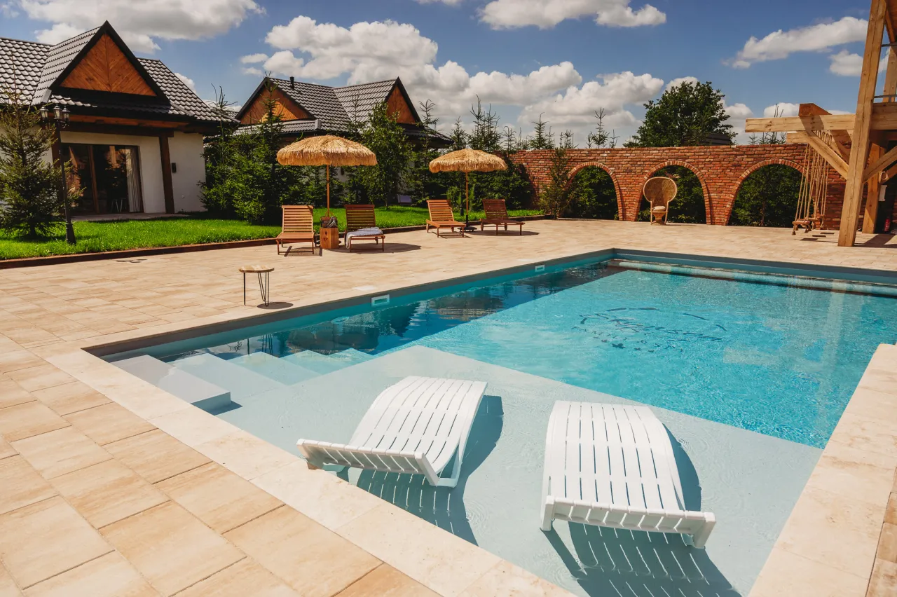 Skansen Bicz basen SPA mini zoo