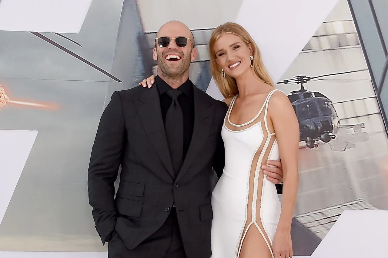 Jason Statham i Rosie Huntington-Whiteley na premierze. Czy Jason Statham ma dzieci? Tak, ma syna.