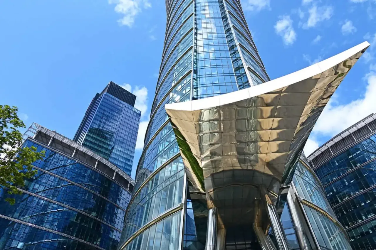 Nowoczesna architektura Warszawy, Varso Tower i Bulwary Wiślane