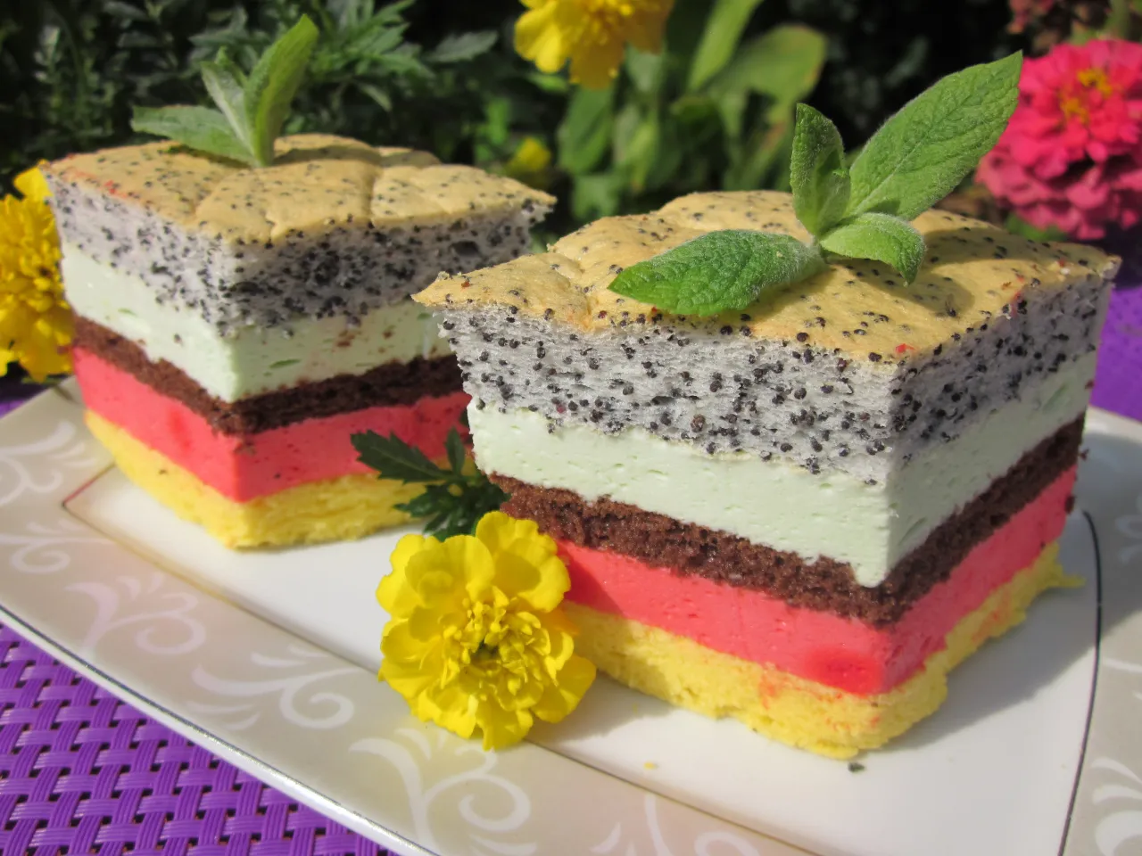 Technika nakładania ciasta tęczowego do papilotek