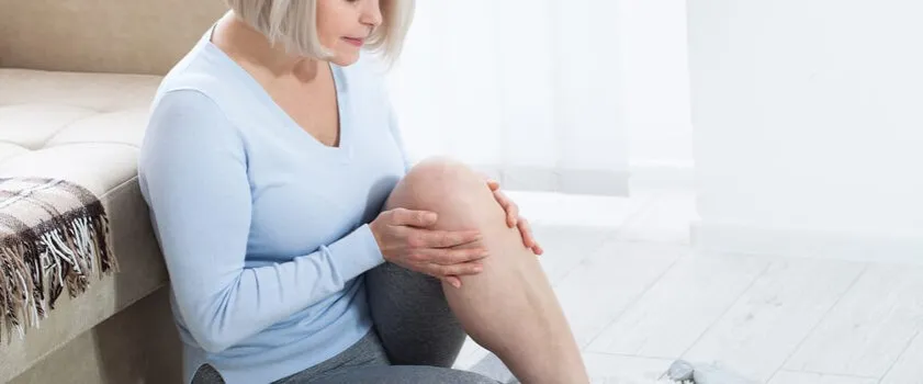 kobieta z bólem stawów menopauza