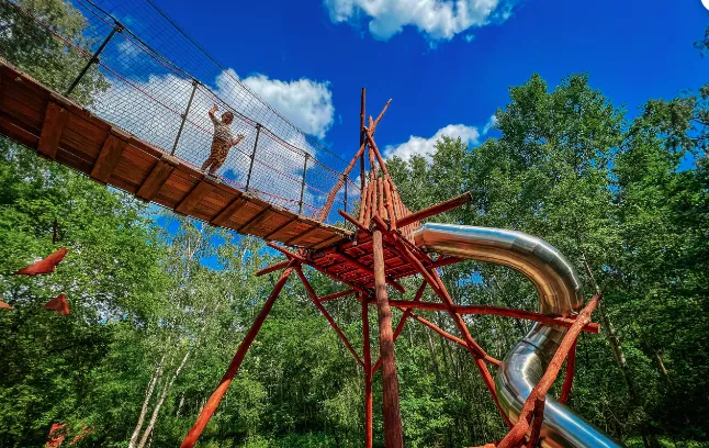klasyczny plac zabaw w Polsce