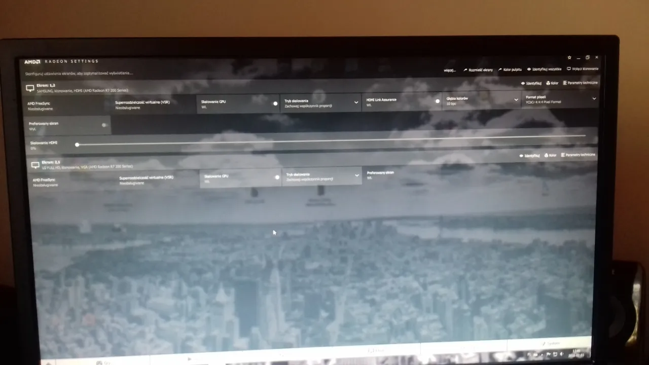 podłączanie kabla HDMI do laptopa