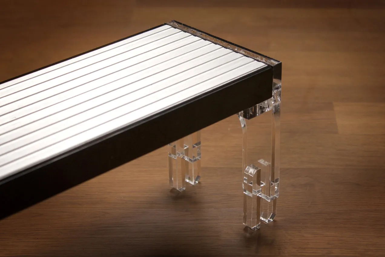 Nowoczesna lampa LED na akwarium, idealna do projektu 