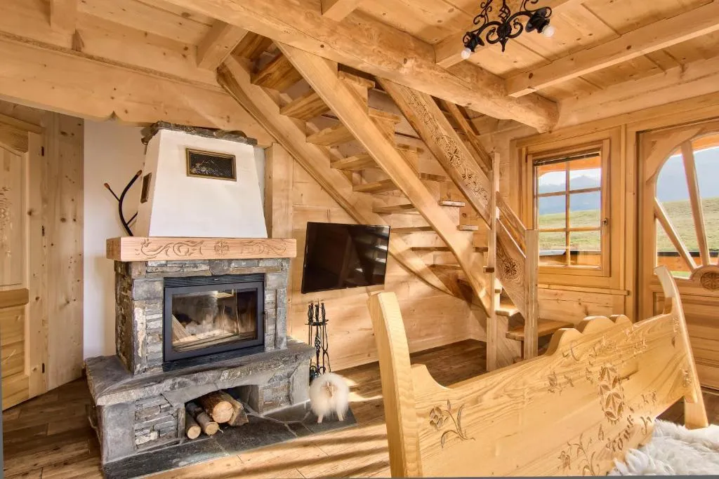 Bacówka Chyżne wnętrze drewniane góralskie