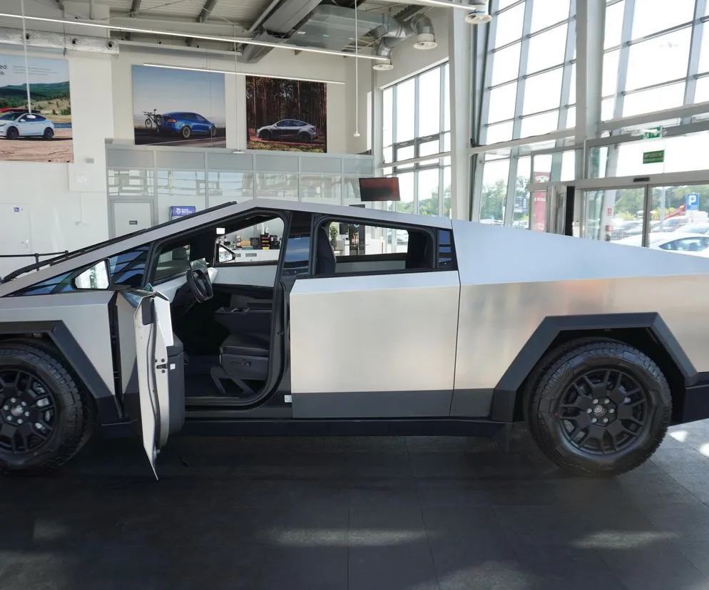 Tesla Cybertruck na drodze