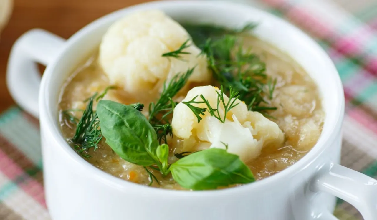 zupa kalafiorowa z zacierkami, zupa kalafiorowa z boczkiem