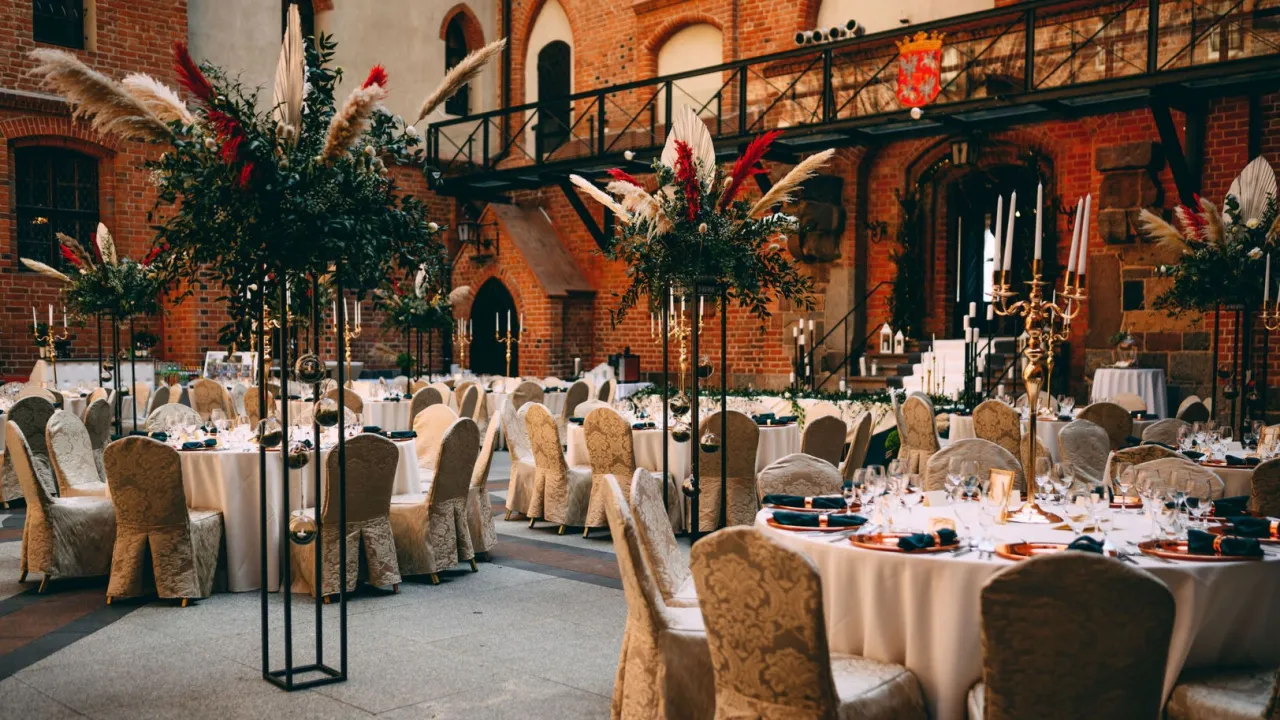 Ślub cywilny Zamek Gniew dziedziniec