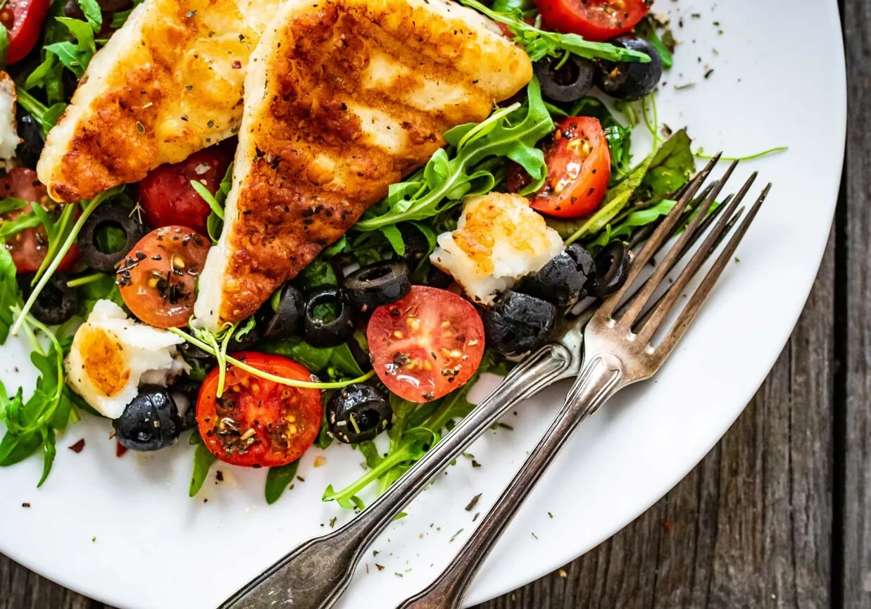 Sałatka z grillowanym halloumi