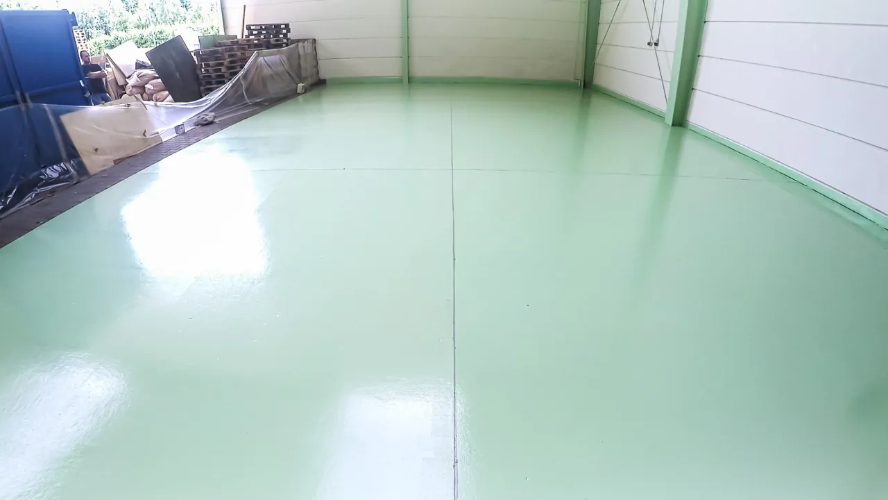 przygotowanie posadzki betonowej pod malowanie żywicą
