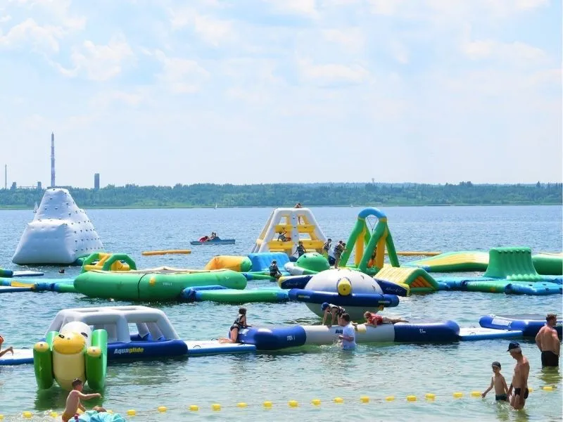 Jezioro Tarnobrzeskie wodny plac zabaw dla dzieci