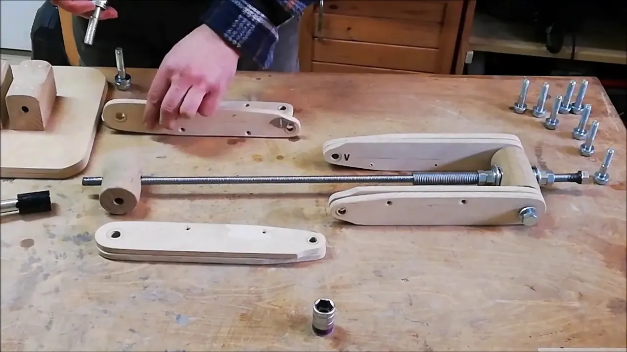 montaż mechanizmu podnoszenia blatu w stole DIY