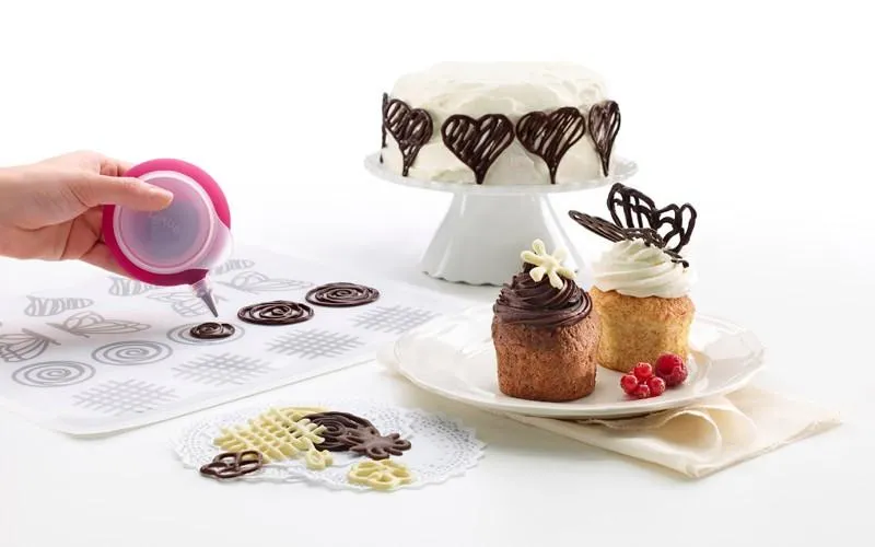 podstawowe akcesoria do dekoracji tortu