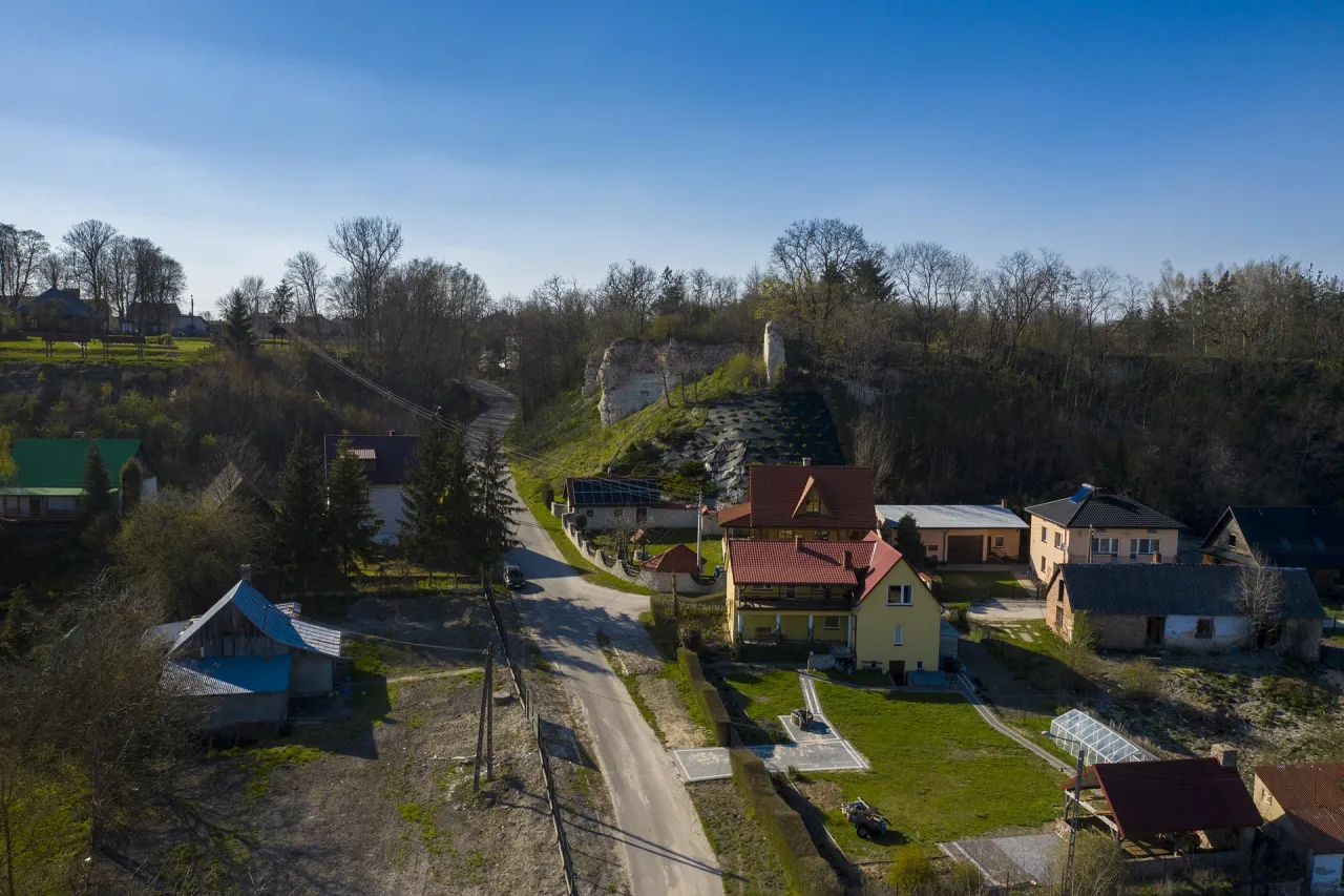 Zdjęcie Ruiny zamku w Solcu nad Wisłą - tajemnice i historia zniszczonej twierdzy
