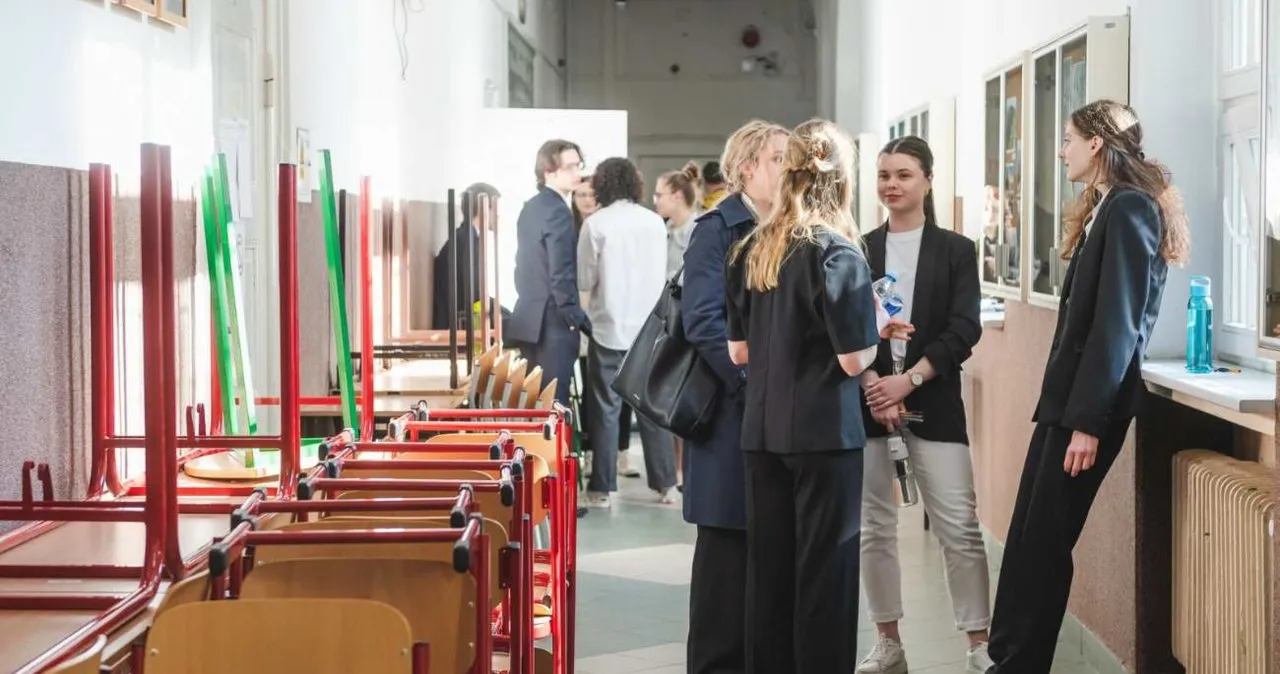 Zdjęcie Czy pełnoletni uczeń może się zwolnić? Poznaj swoje prawa i zasady