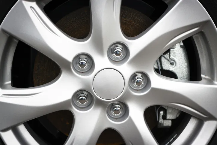 Różnice między felgą stalową a aluminiową
