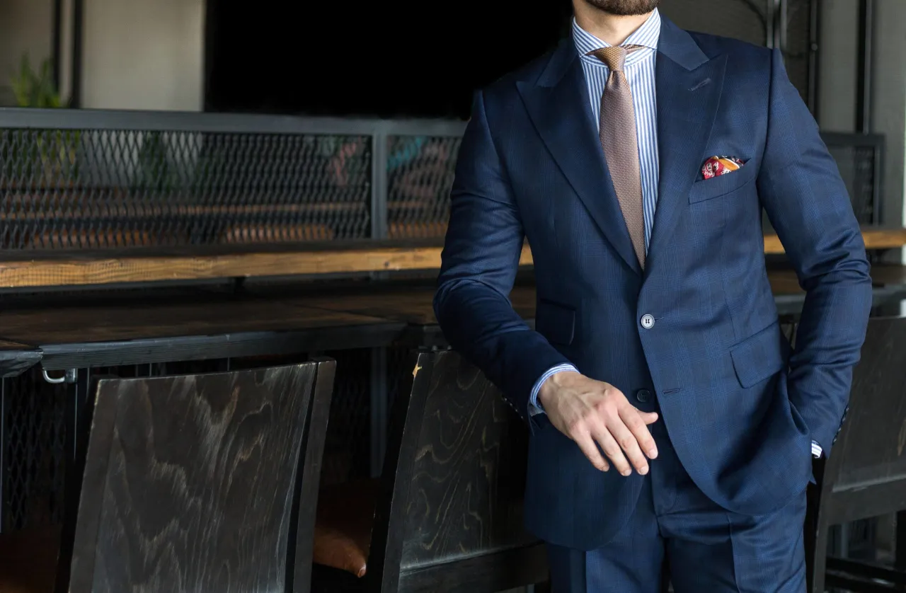 Mężczyzna w garniturze typ sylwetki I