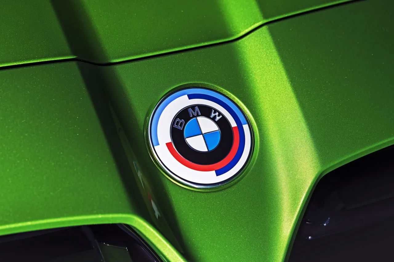 aktualny znaczek bmw