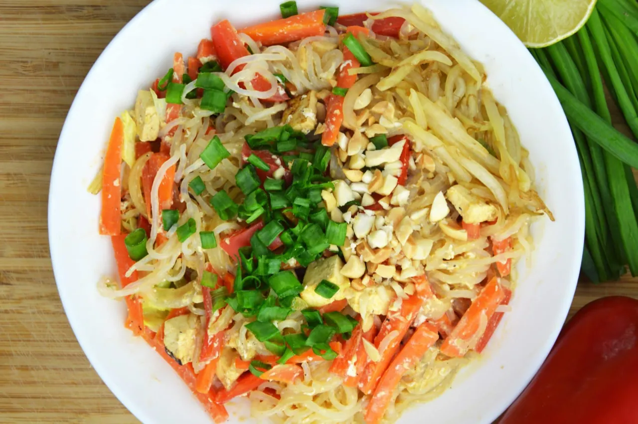Zdrowy Pad Thai domowej roboty
