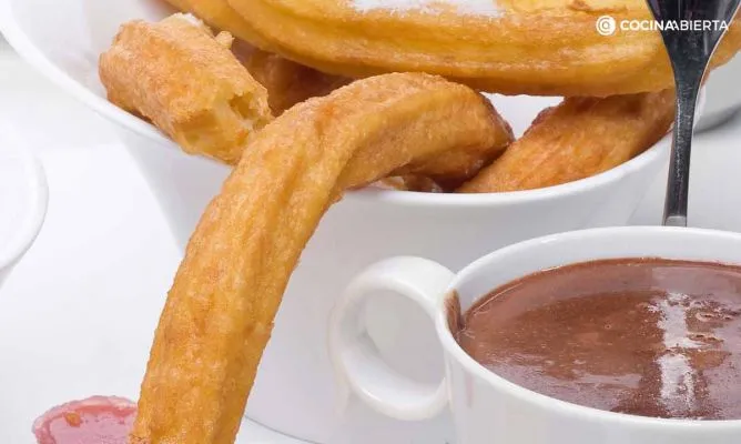 Zdjęcie Receta de churros arguiñano con chocolate y gelatinas irresistibles