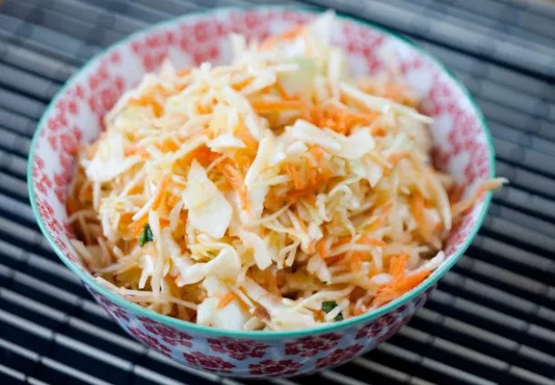 surówka z białej kapusty jak z baru