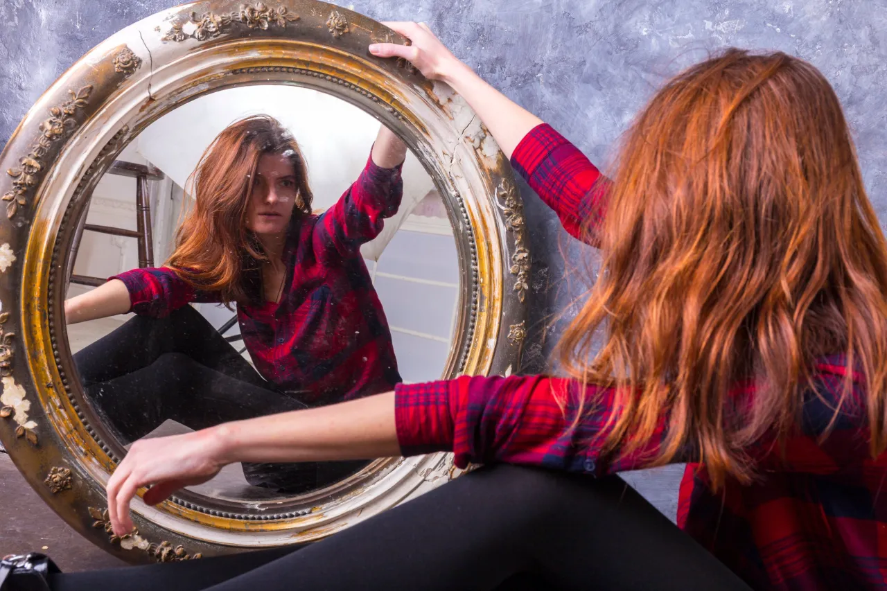 naprawa lustra farba lustrzana