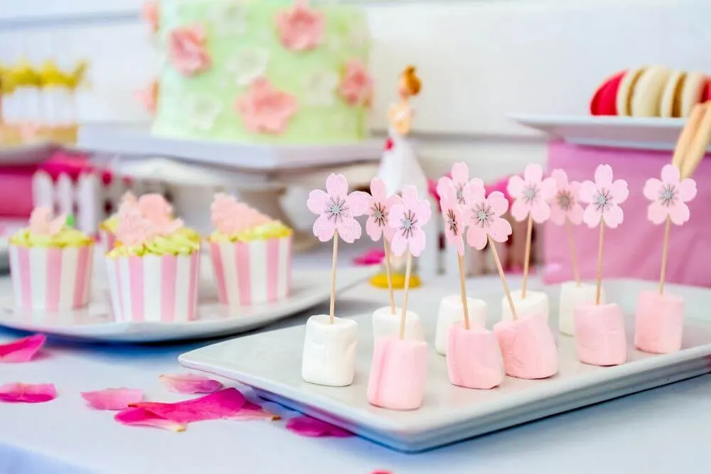 Dekoracje stołu urodzinowego dla dziecka DIY