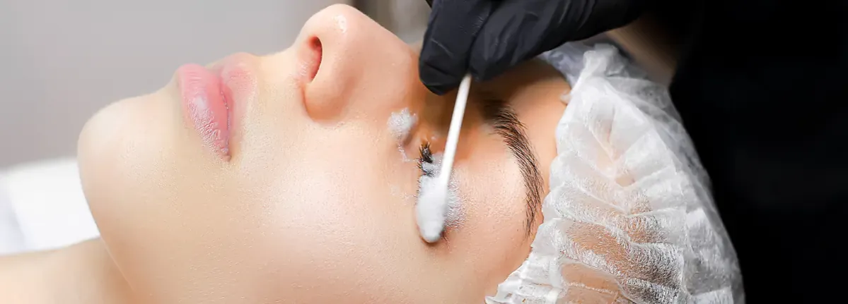 mycie przedłużanych rzęs krok po kroku