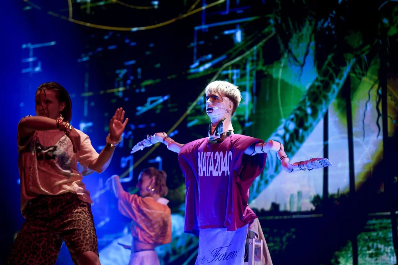 Na scenie w Krakowie robot w koszulce 