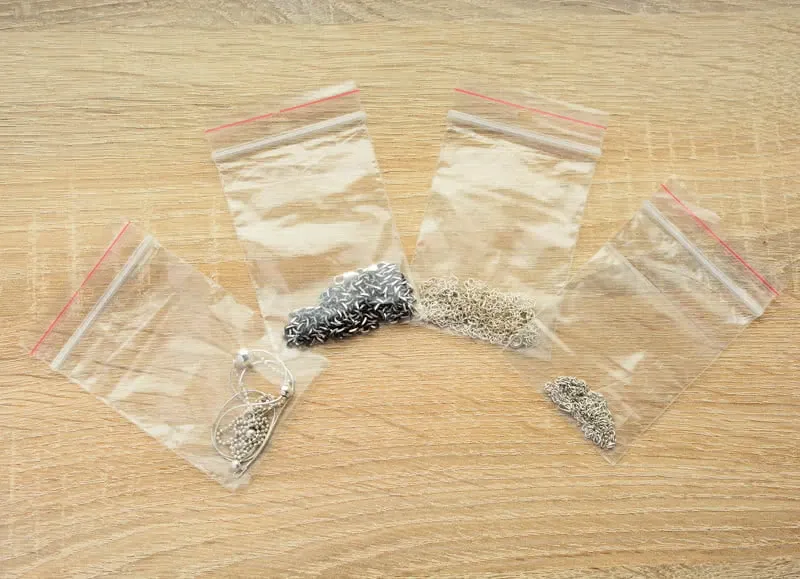 przechowywanie biżuterii srebrnej w woreczkach